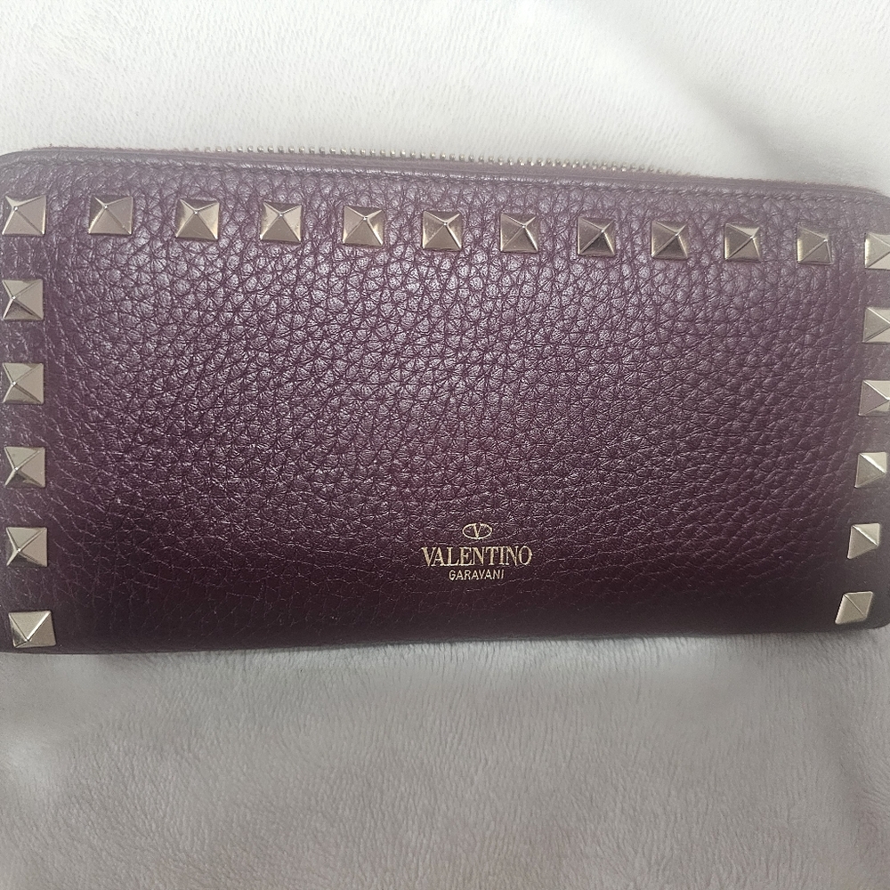 Valentino Garavani Rockstud Leather Continental Wallet. Like New.